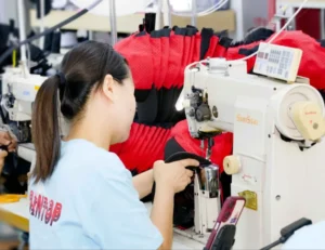 11capandhatmanufacturingprocessinjointopCapBodyTopstitchingscalede17199888332131024x787 JoinTop | Custom Hat Manufacturer Supplier | OEM ODM Headwear Factory